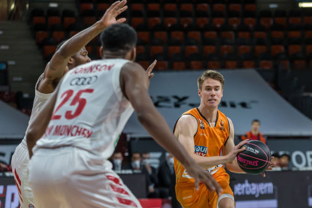 表现成为各 表现成为各